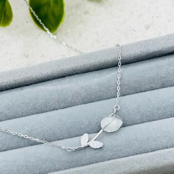 925 Sterling Silver Jadeite Tulip Necklace - Picture 4 of 6